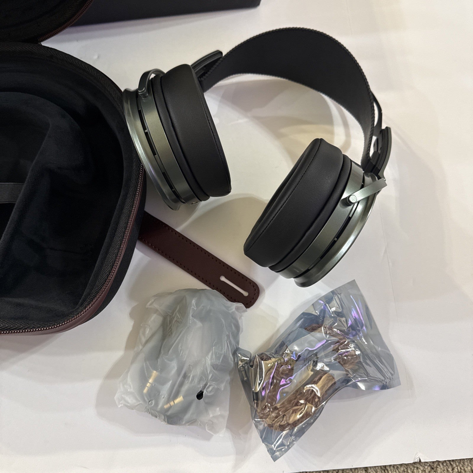Aune SR7000 Butterfly Wired High Sound Quality HiFi Closed End Headphone