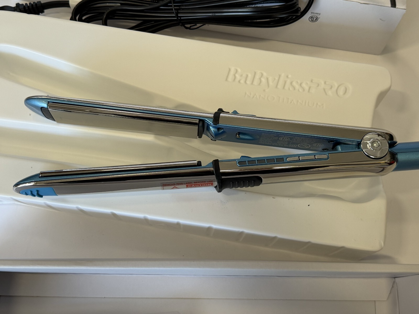 BaBylissPRO Nano Titanium PRIMA3000 1.25 Inch Ionic Hair Straightener BNT3000TUC