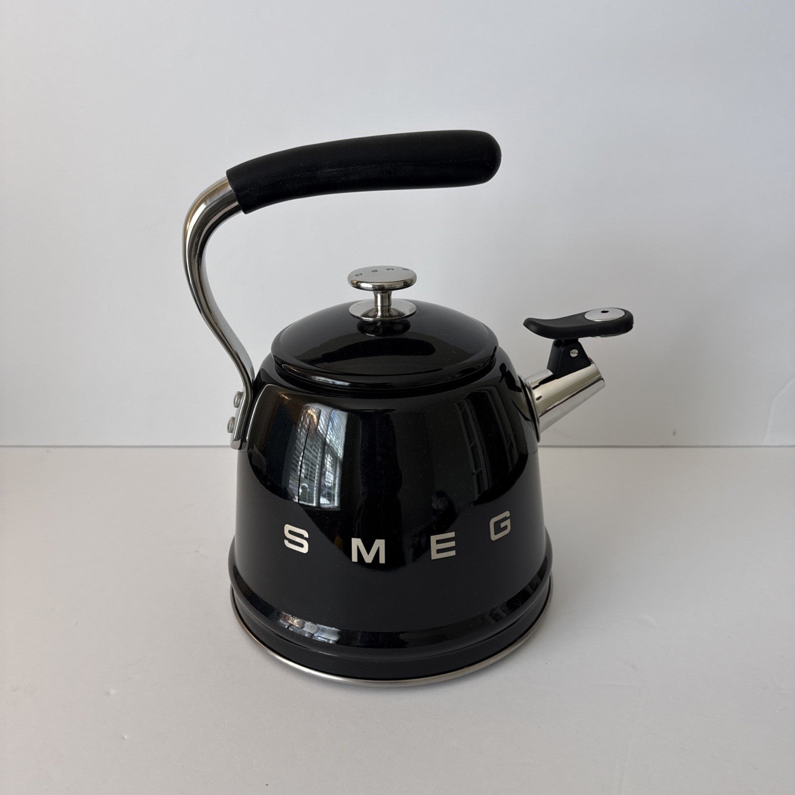 SMEG 2.3L Black Whistling Tea Kettle Stainless Steel Stovetop 50s Retro No Box