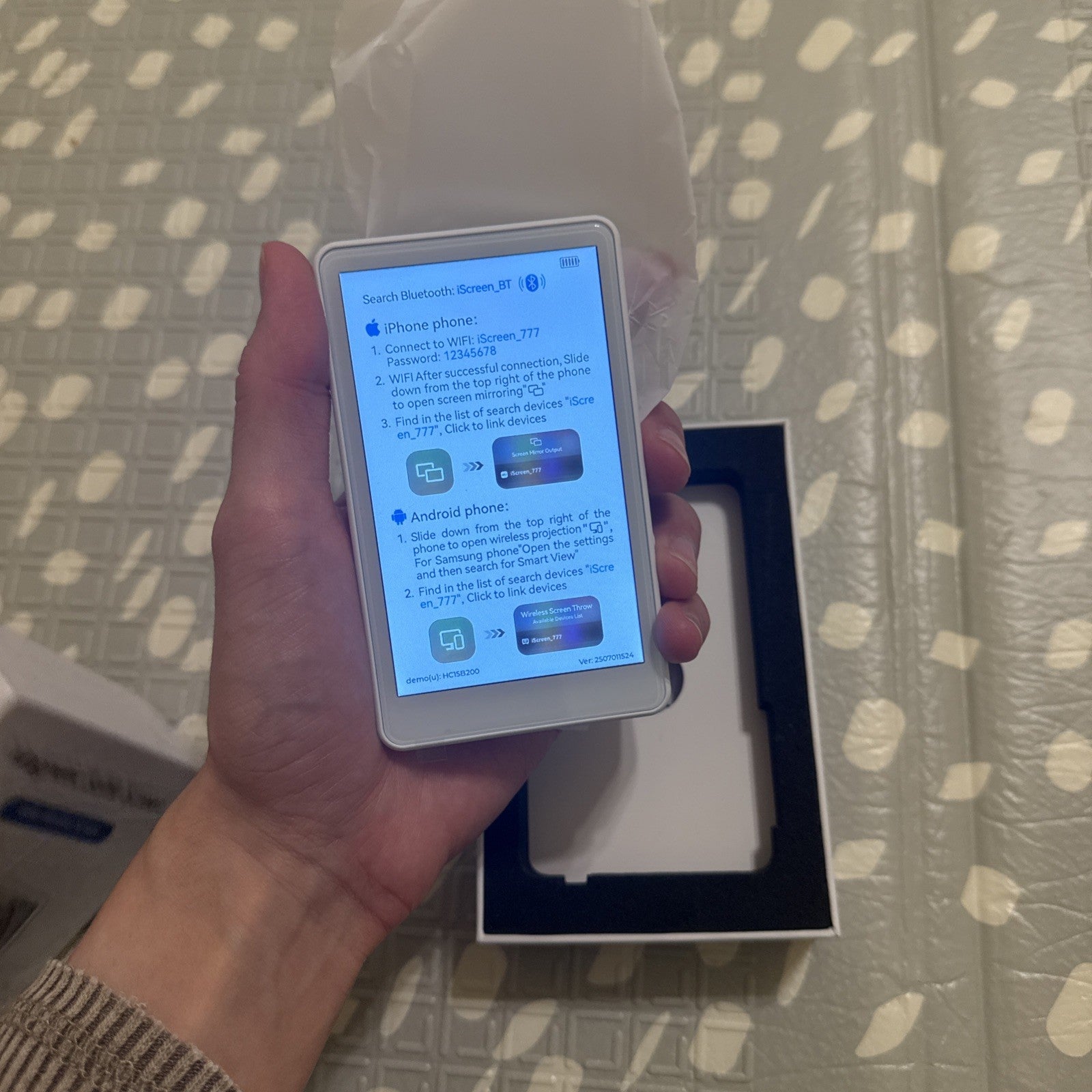 Wireless Selfie Screen for iPhone, Rear Back Camera Monitor for Selfie Vlog