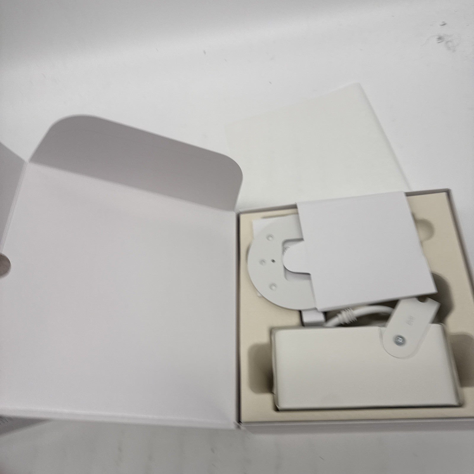 Eve Outdoor Cam White Edition Secure floodlight camera with Apple Home Kit NEW