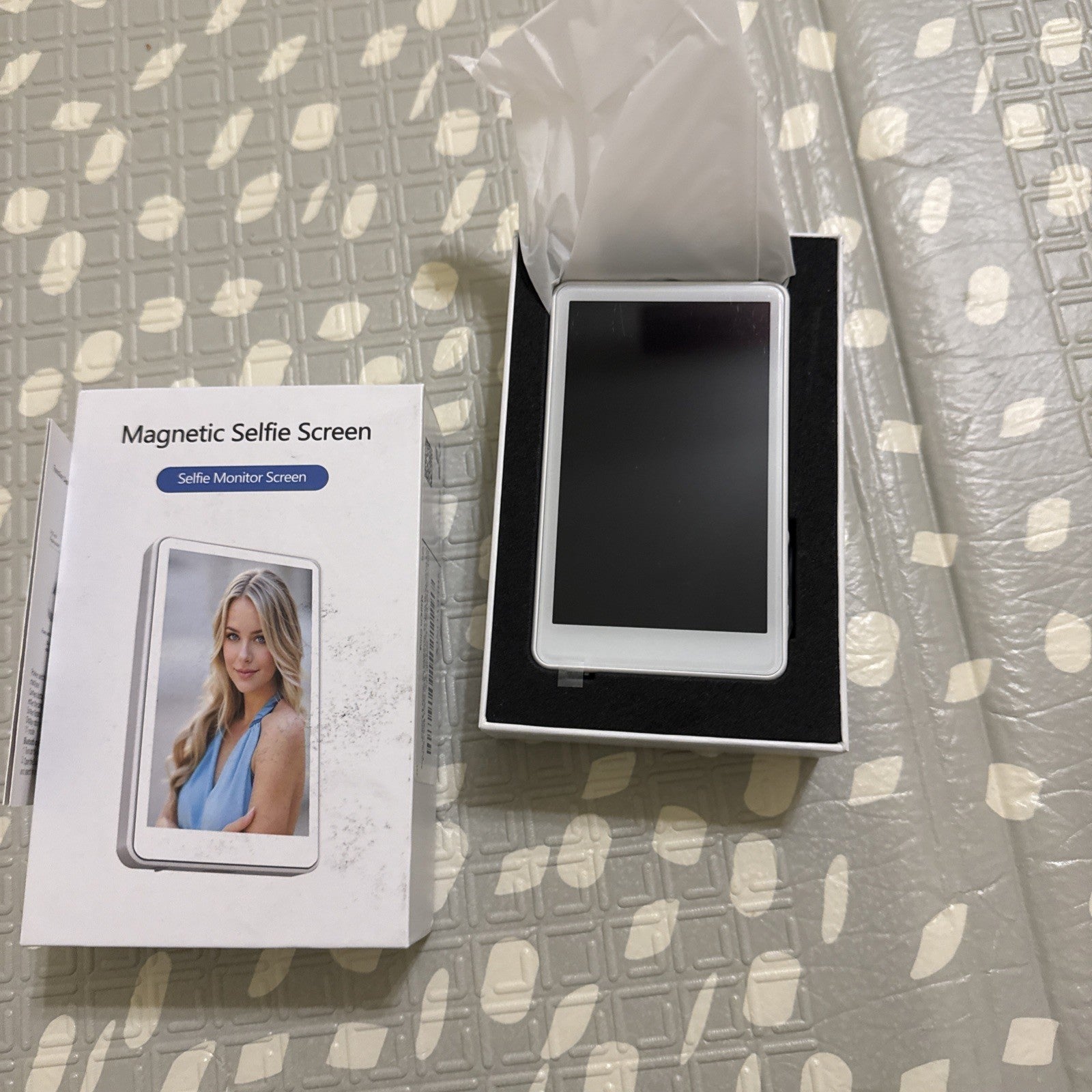 Wireless Selfie Screen for iPhone, Rear Back Camera Monitor for Selfie Vlog