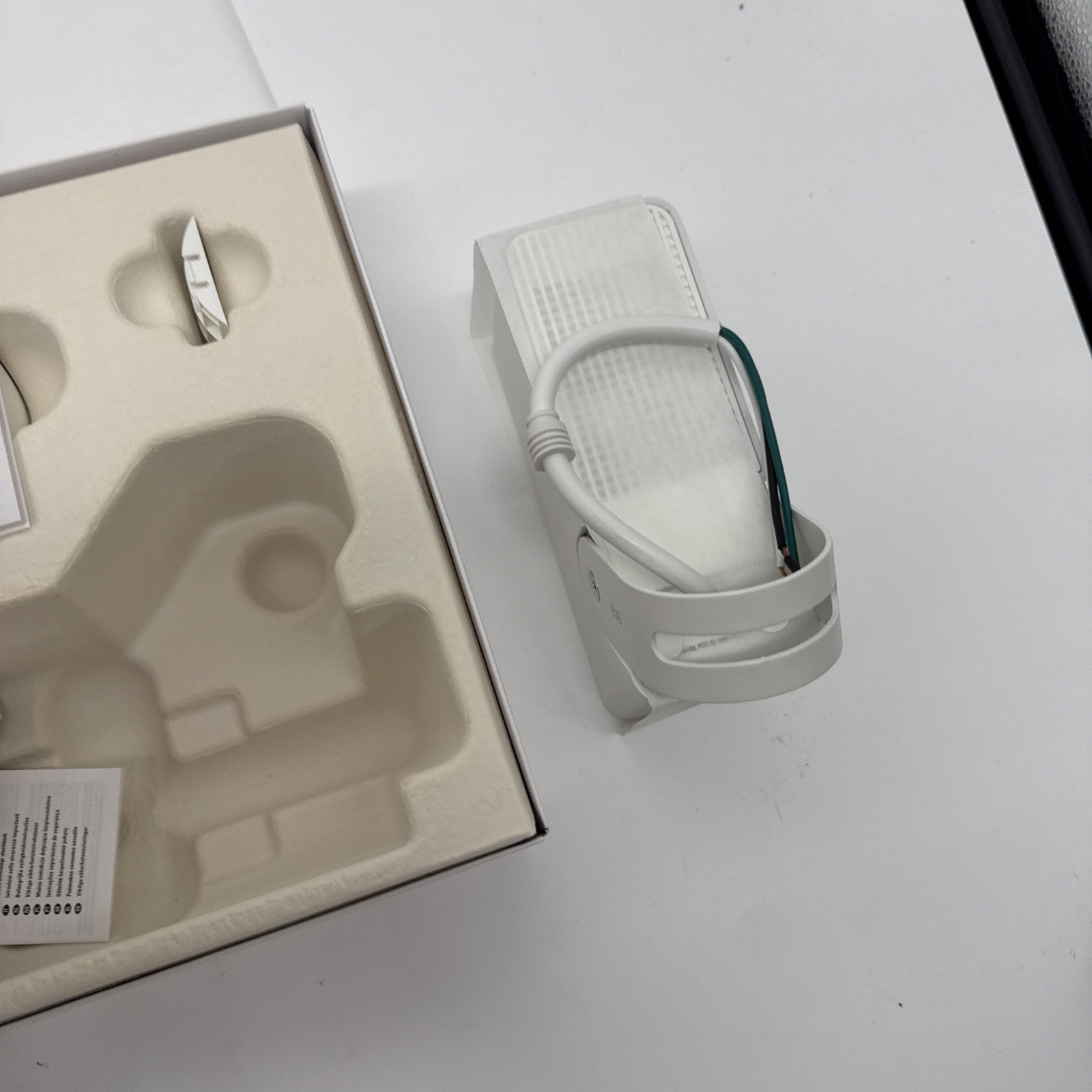 Eve Outdoor Cam White Edition Secure floodlight camera with Apple Home Kit NEW
