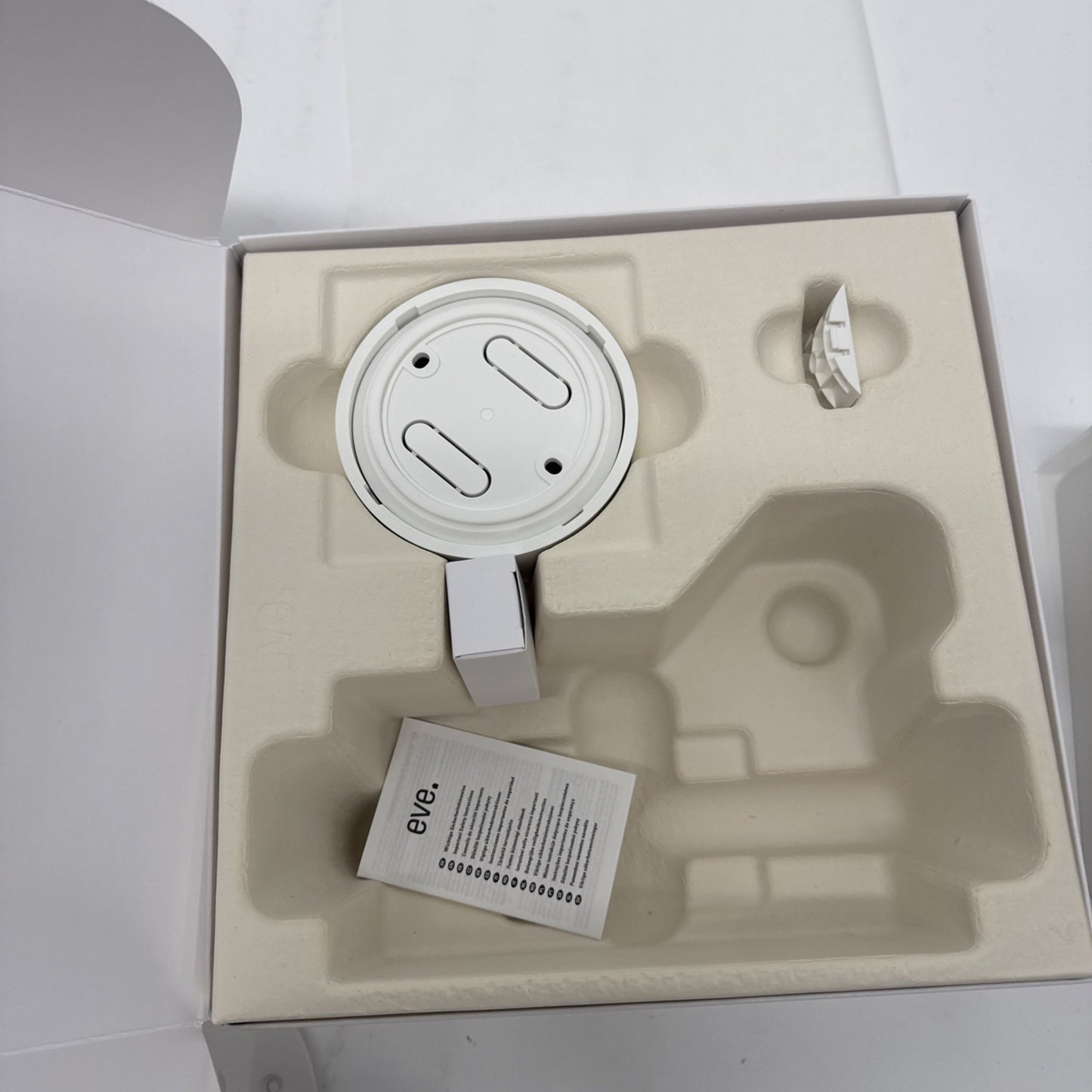 Eve Outdoor Cam White Edition Secure floodlight camera with Apple Home Kit NEW