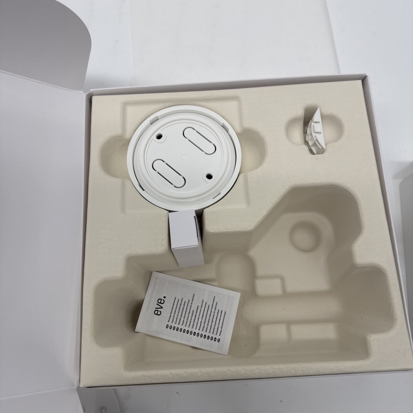 Eve Outdoor Cam White Edition Secure floodlight camera with Apple Home Kit NEW
