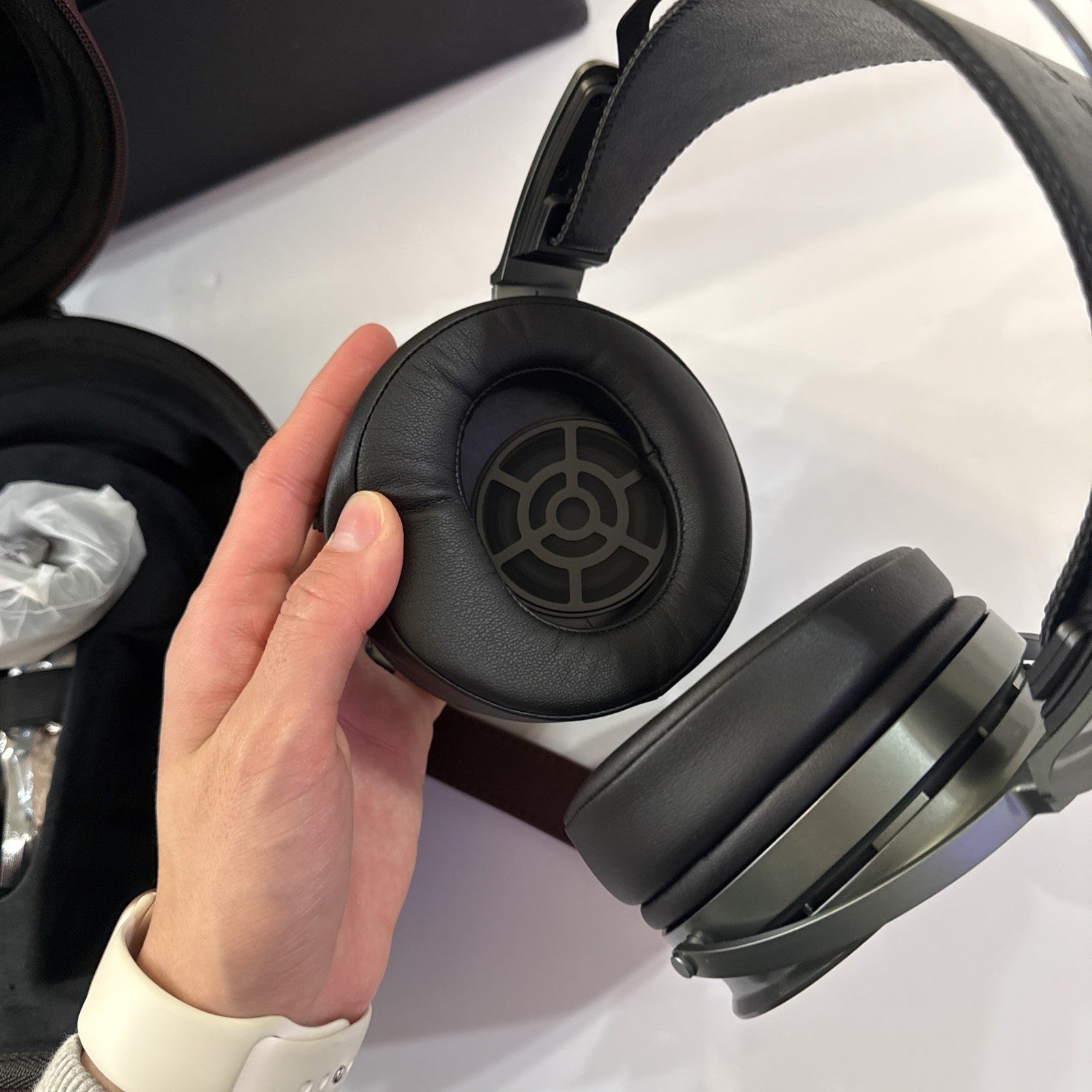 Aune SR7000 Butterfly Wired High Sound Quality HiFi Closed End Headphone