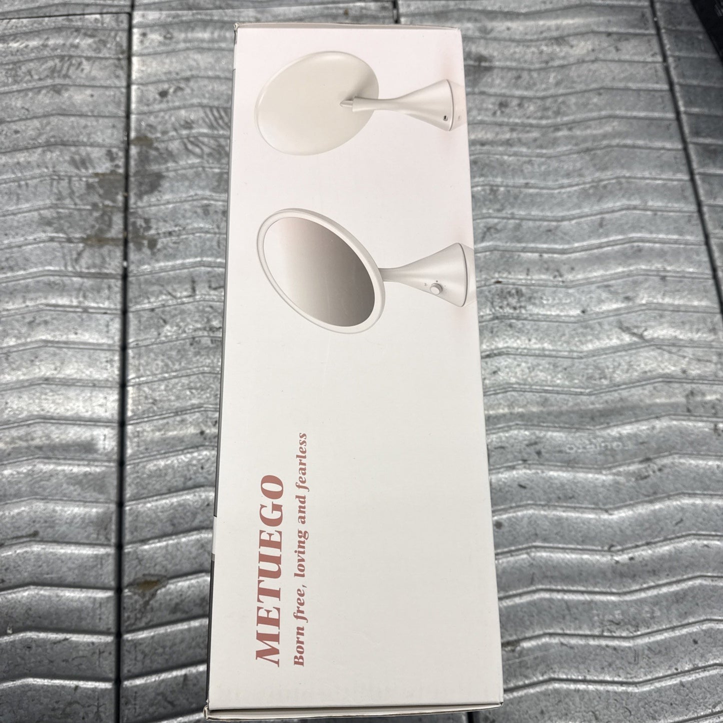 Metuego Lighted Makeup Mirror with Magnification Electric Plug in