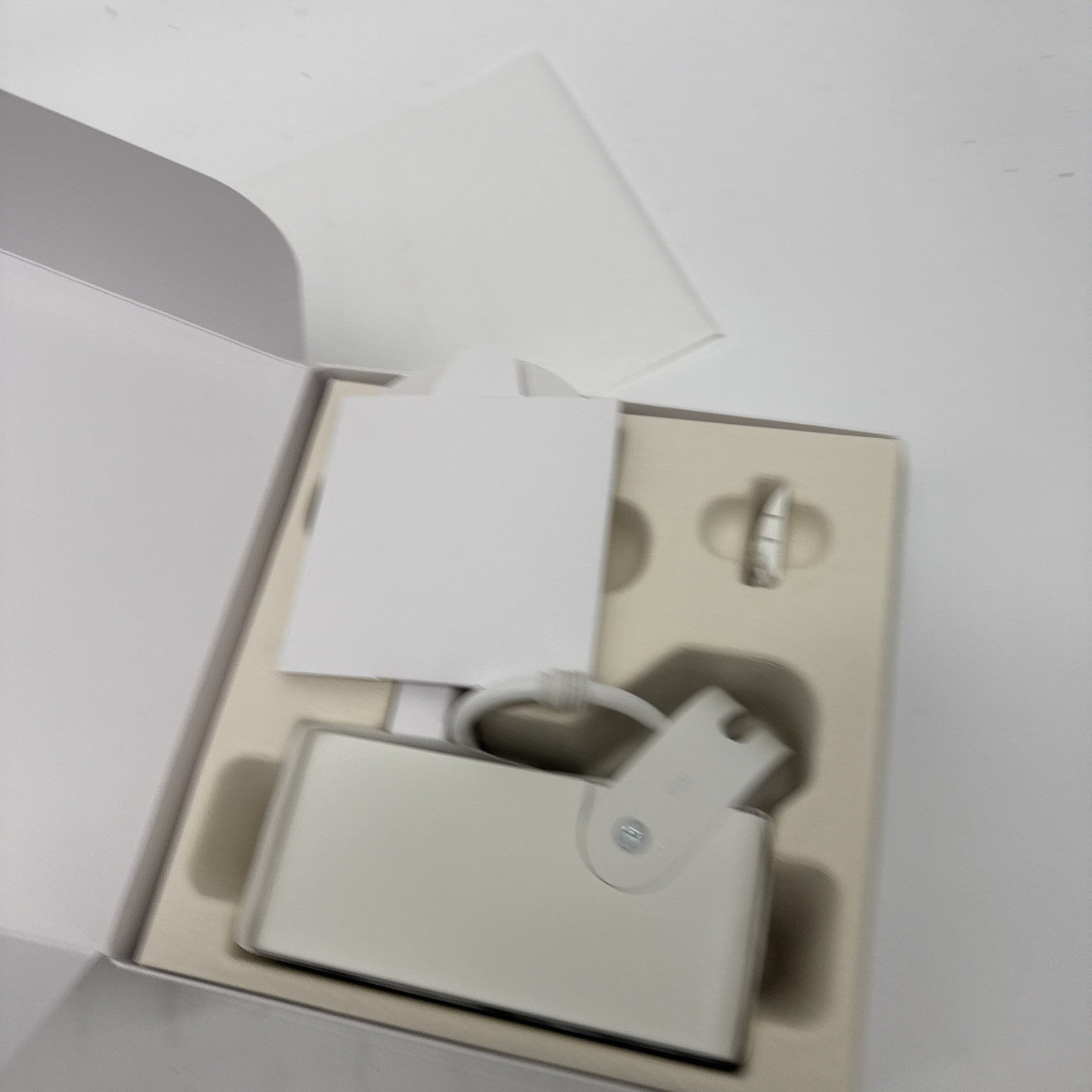 Eve Outdoor Cam White Edition Secure floodlight camera with Apple Home Kit NEW
