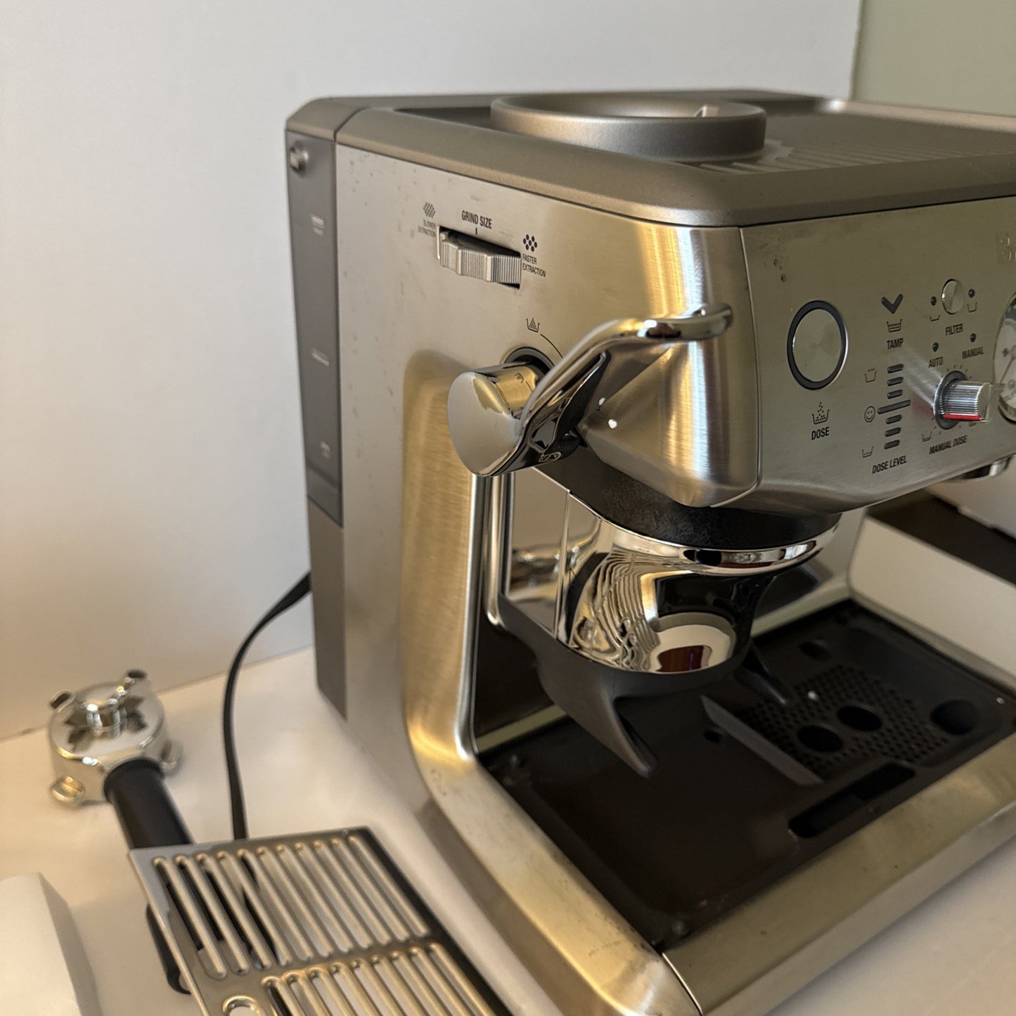 Breville Barista Express Impress Espresso Machine - BES876BSS1BNA1 Silver)Tested