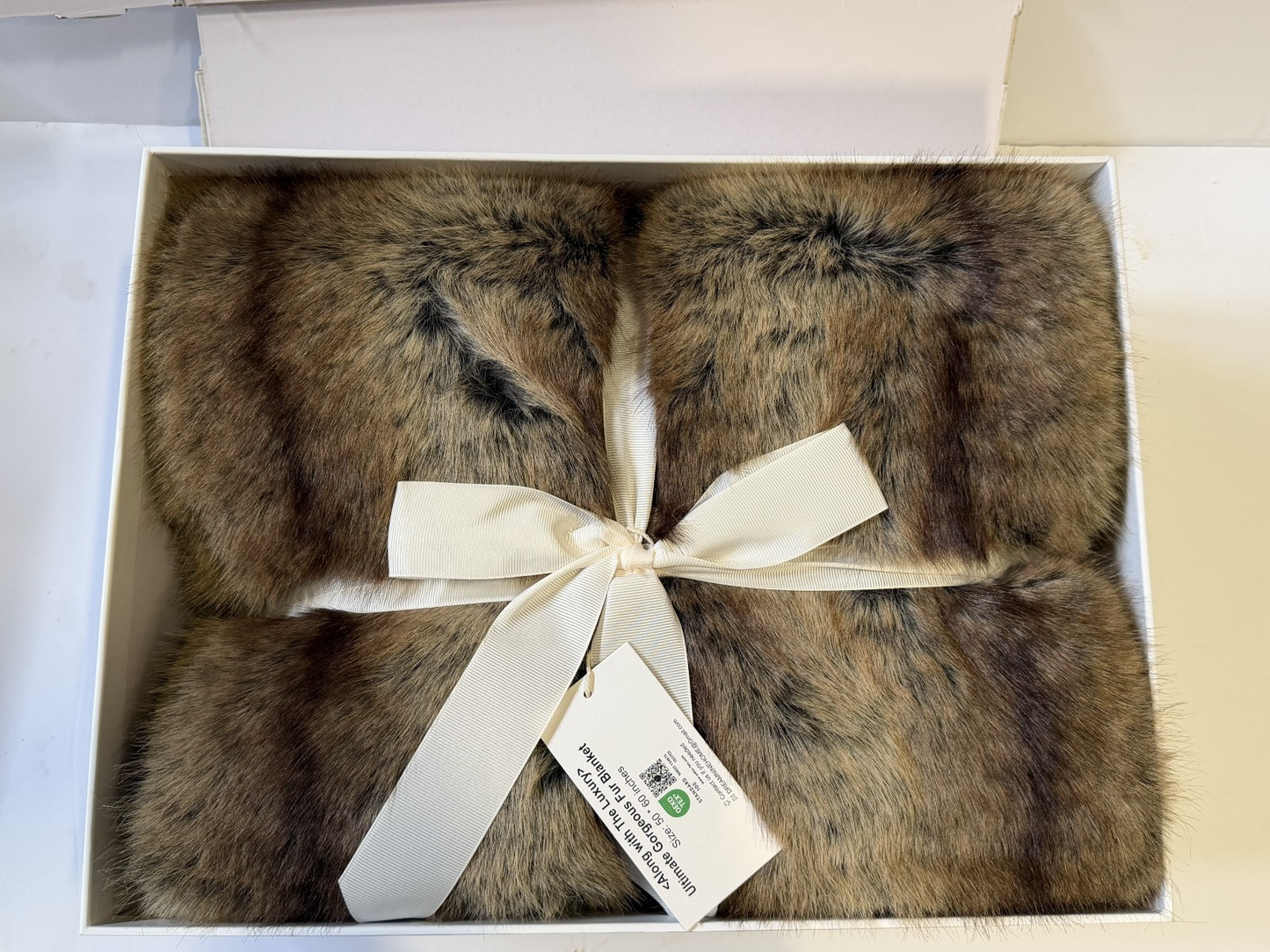 Dreamnine Ultimate Gorgeous Fur Blanket-Throw Size 50by 60 Inchies New Open Box!