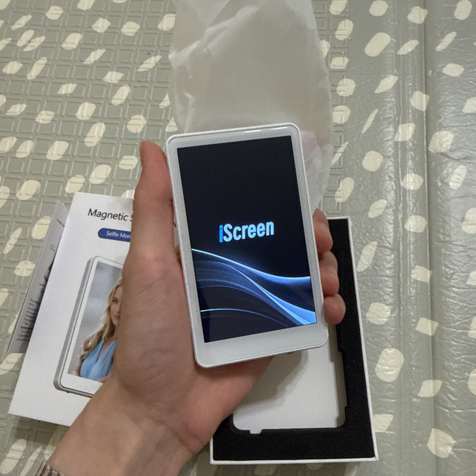 Wireless Selfie Screen for iPhone, Rear Back Camera Monitor for Selfie Vlog