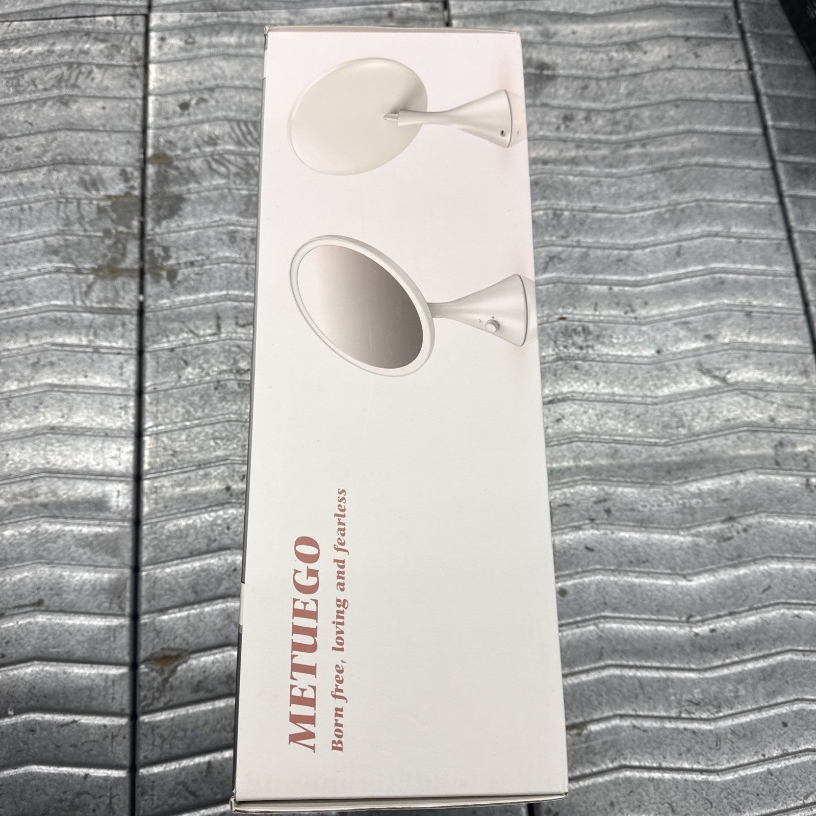 Metuego Lighted Makeup Mirror with Magnification Electric Plug in