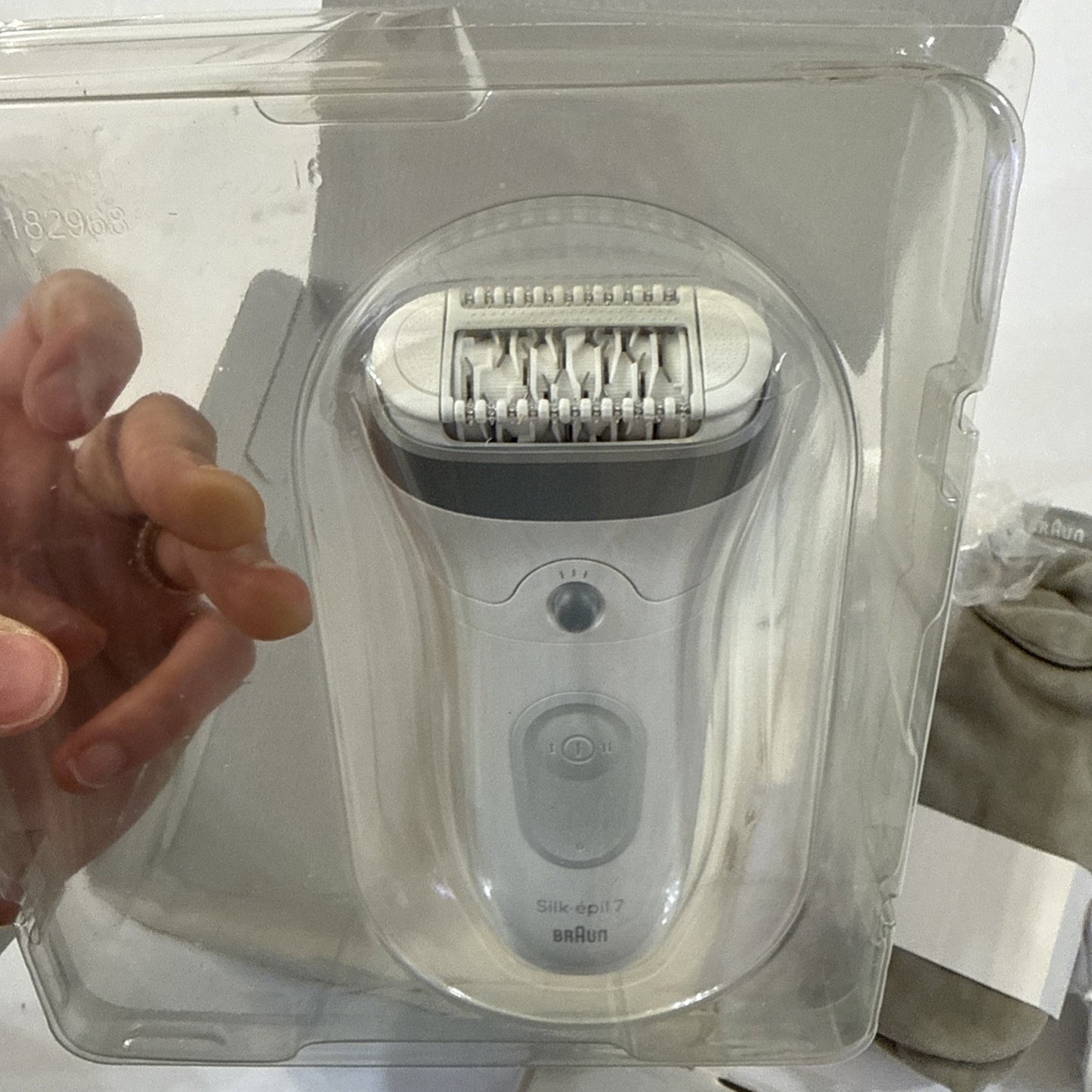 Braun Silk-epil 7 Epilator 3-in-1 Shave Trim 40 MicroGrip Tweezers