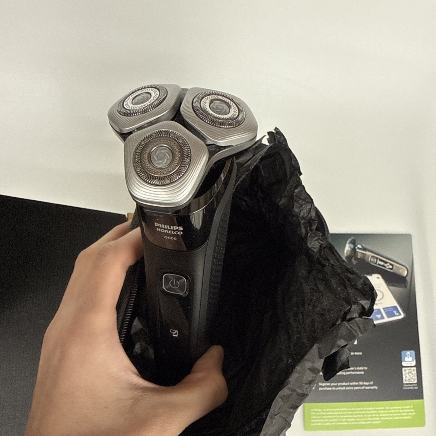 Philips Norelco Shaver i9000 Prestige Wet & Dry Electric Shaver New!!!