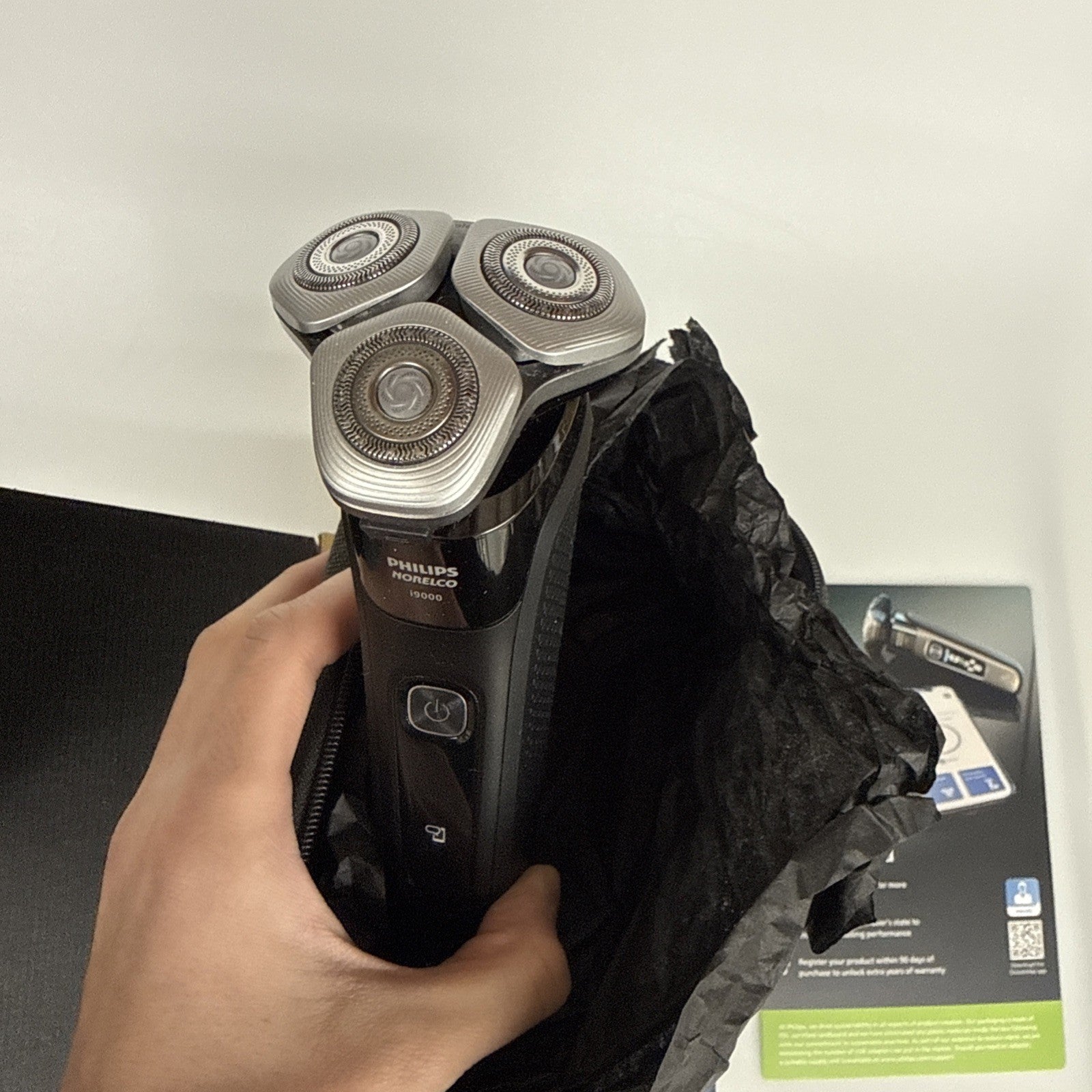 Philips Norelco Shaver i9000 Prestige Wet & Dry Electric Shaver New!!!