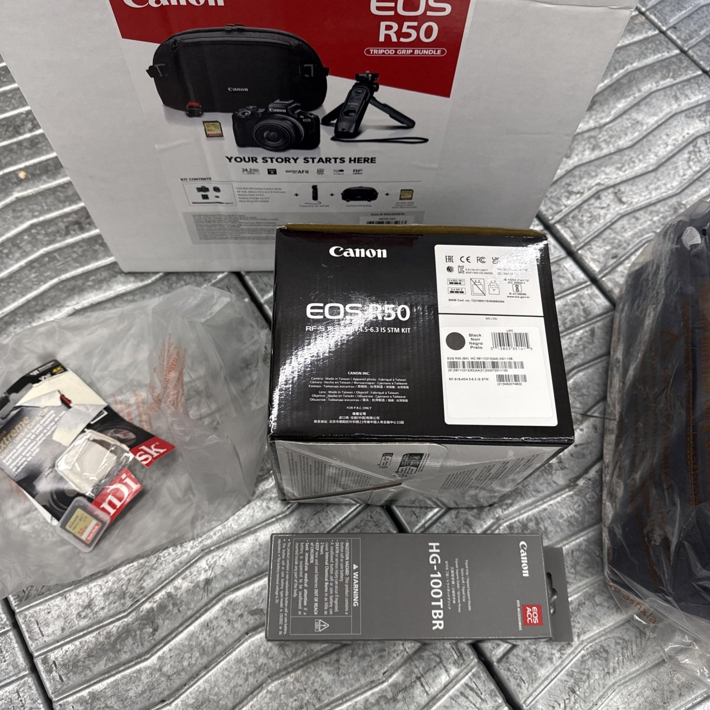 Canon EOS R50 Mirrorless Camera  Tripod Grip Bundle 18-45mm Lens,32GB Card,bag++