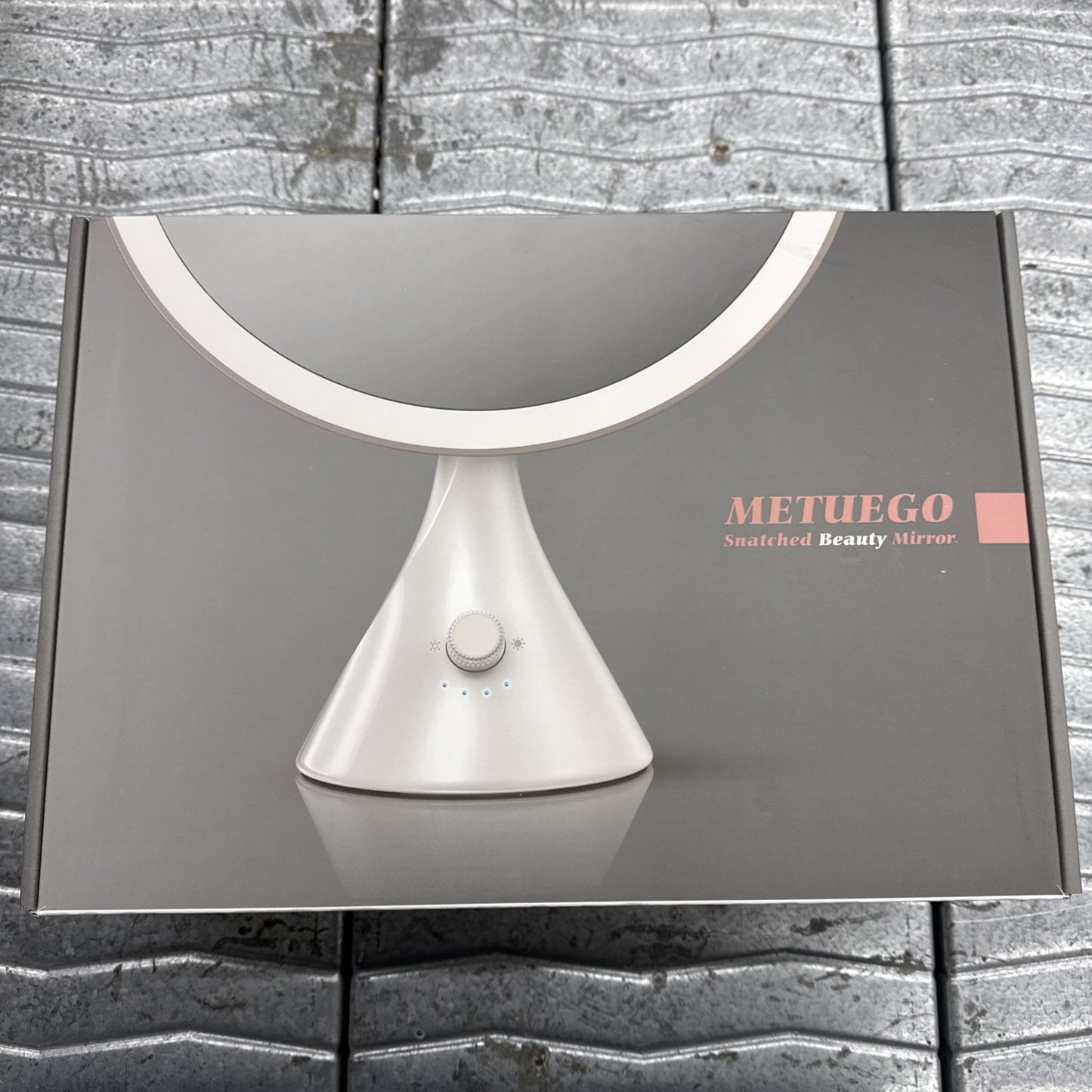 Metuego Lighted Makeup Mirror with Magnification Electric Plug in
