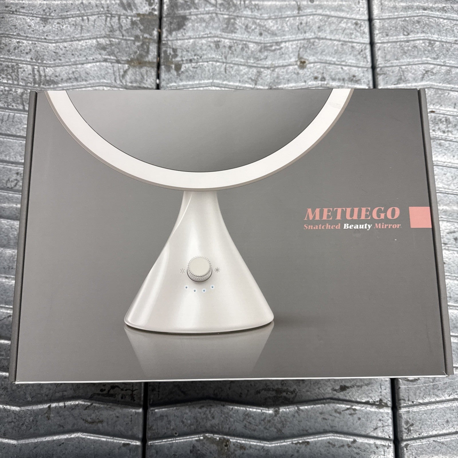 Metuego Lighted Makeup Mirror with Magnification Electric Plug in
